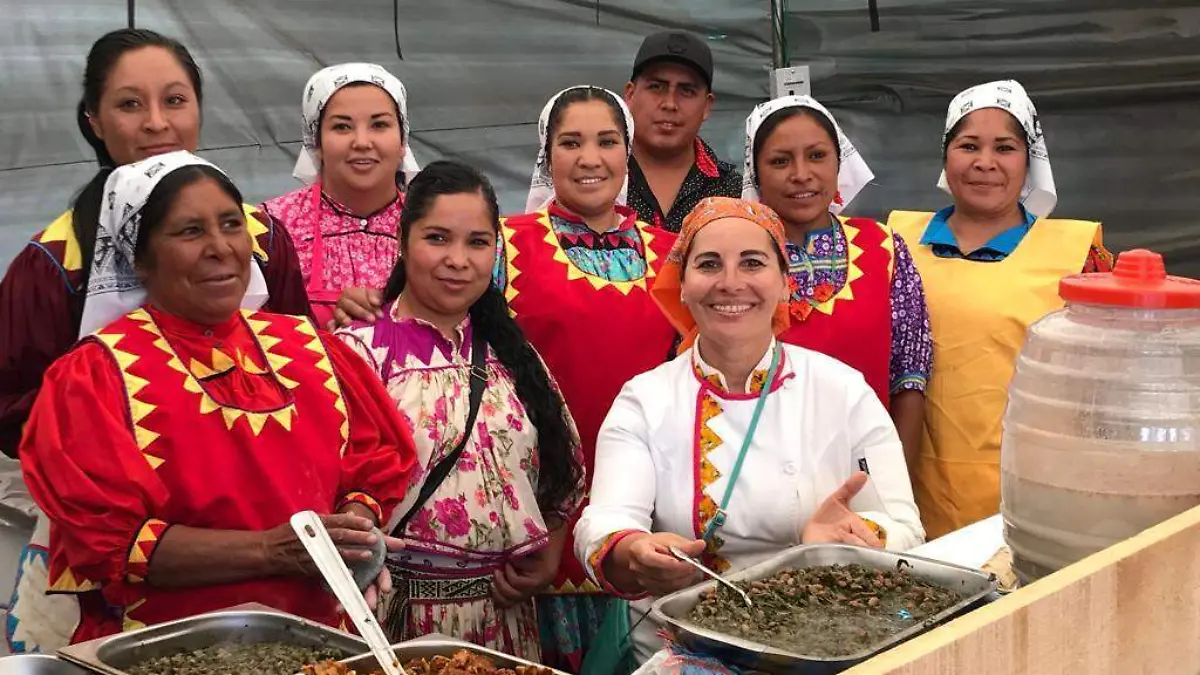 VENTA DE LAS GORDITAS CON GUISOS TRADICIONALES Y INOVACION AL TURISMO